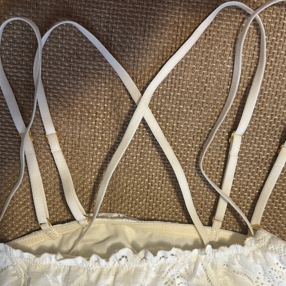 Aerie White Lace Bra with Floral Detailing - Picture 2 of 4